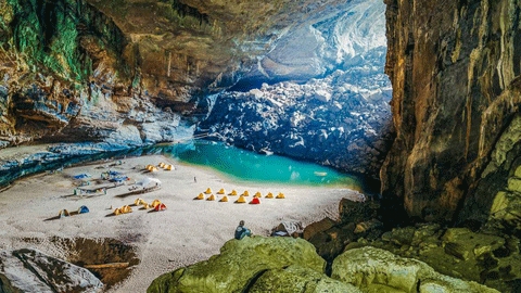 Grotte de Son Doong au Vietnam avec les ambassadeurs 
