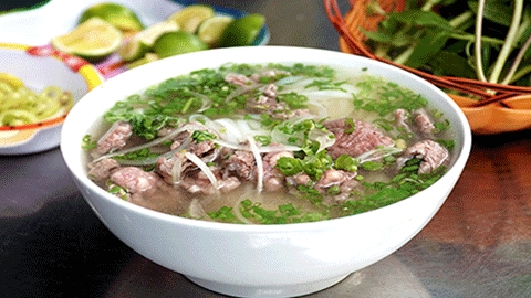 Soupe Pho vietnamienne dans la liste des meilleures du monde.