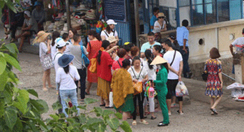Touristes chinois et russes à Nha Trang au Vietnam